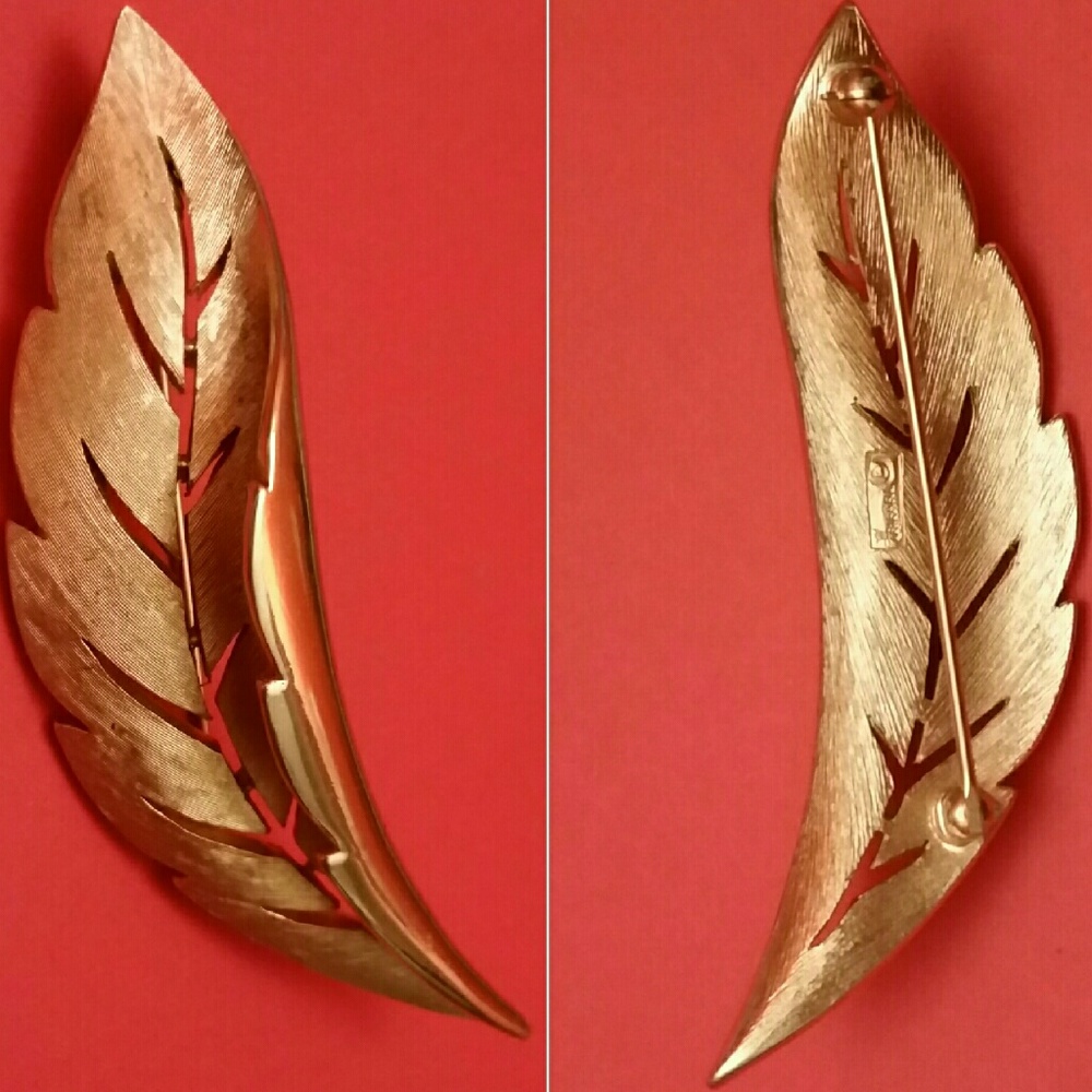 "TRIFARI CROWN" BROOCH